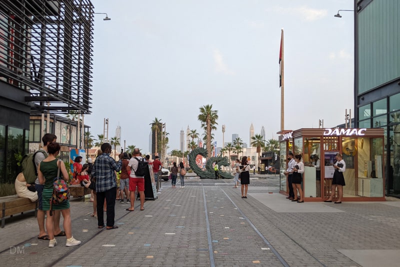 Queue for taxis at La Mer