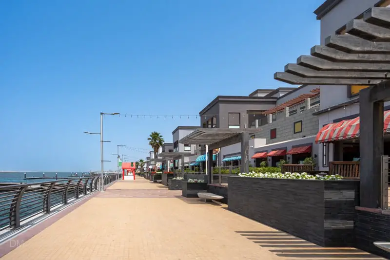 Promenade and restaurants at the Waterfront Market, Dubai