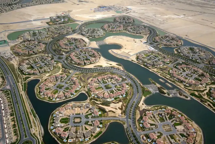 Aerial photograph of the Jumeirah Islands residential community in Dubai